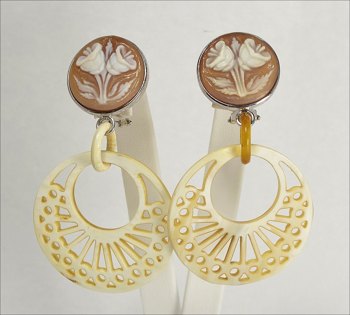 Boucles D'oreilles Argent 925 Avec Nacre Ronde Et Camées - Iolite, Fermoir, Neuf Avec étiquettes