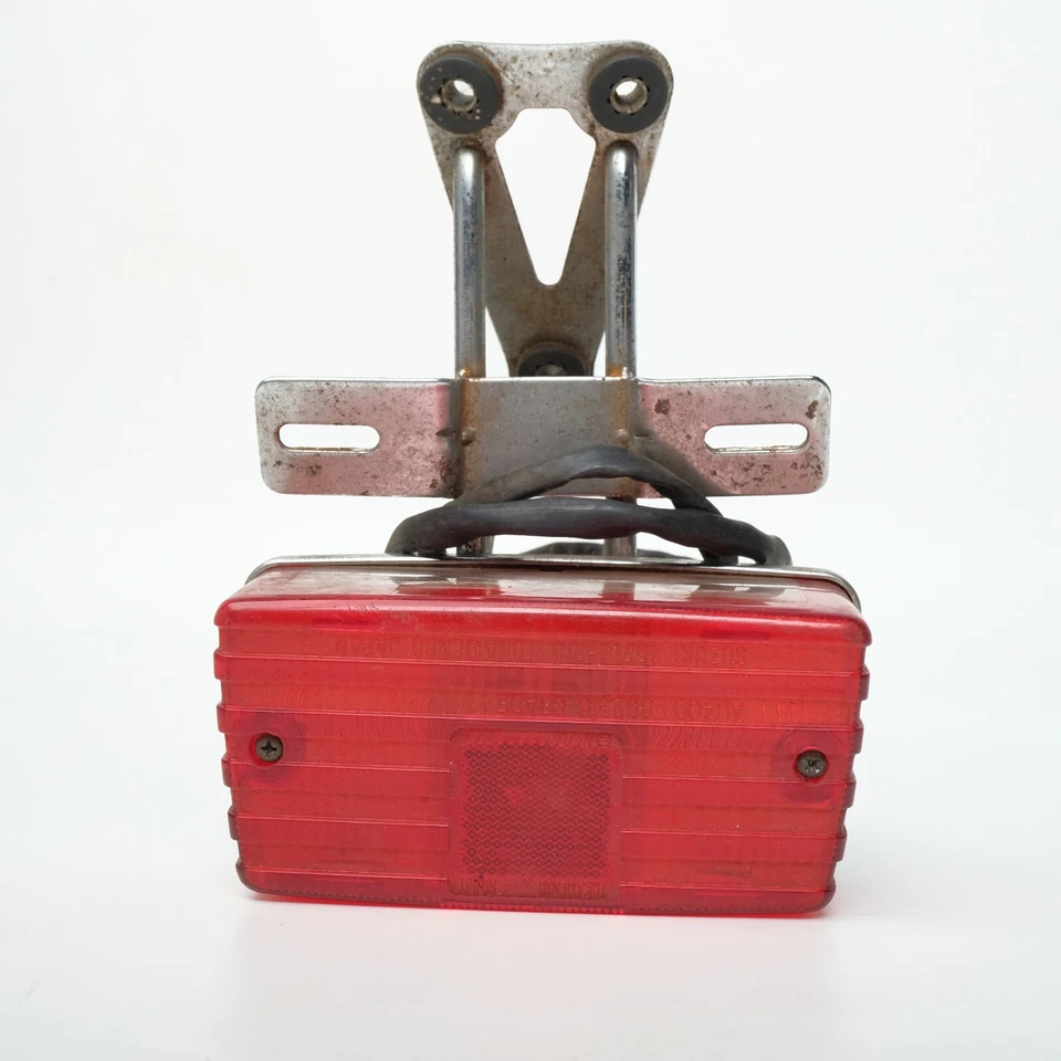 Se adapta a Suzuki FR80 A100 GP100 GP125 GS125 lámpara de luz trasera con soporte Foto 2 de 4