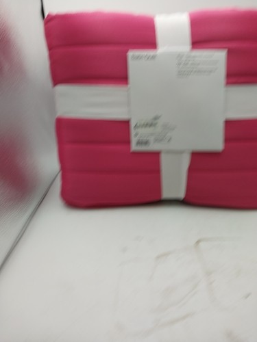 Room Essentials Satin Quilt Twin/ Twin XL Pink Fuschia - Picture 4 of 7