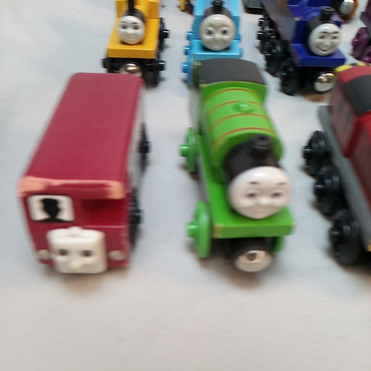 Thomas Wooden Railway Train Lot 25 Pieces Engines Cars Track  display picture 1