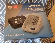 OMRON M400 Oberarm Blutdruckmessgerät unbenu...