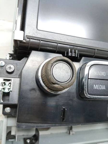 Receptor de rádio 2017 Chevrolet Impala AM/FM player CD áudio padrão 84051029 - Imagem 3 de 4