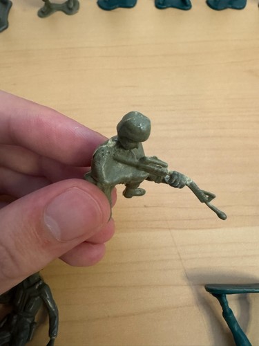 Disney Store exclusive Pixar Toy Story Bucket O Soldiers Green Army Men QTY 90 - Afbeelding 11 van 24