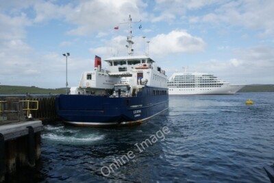 Foto 6x4 Bressay Fähre in Lerwick Die MV Leirna kommt gerade zum Liegeplatz c2010