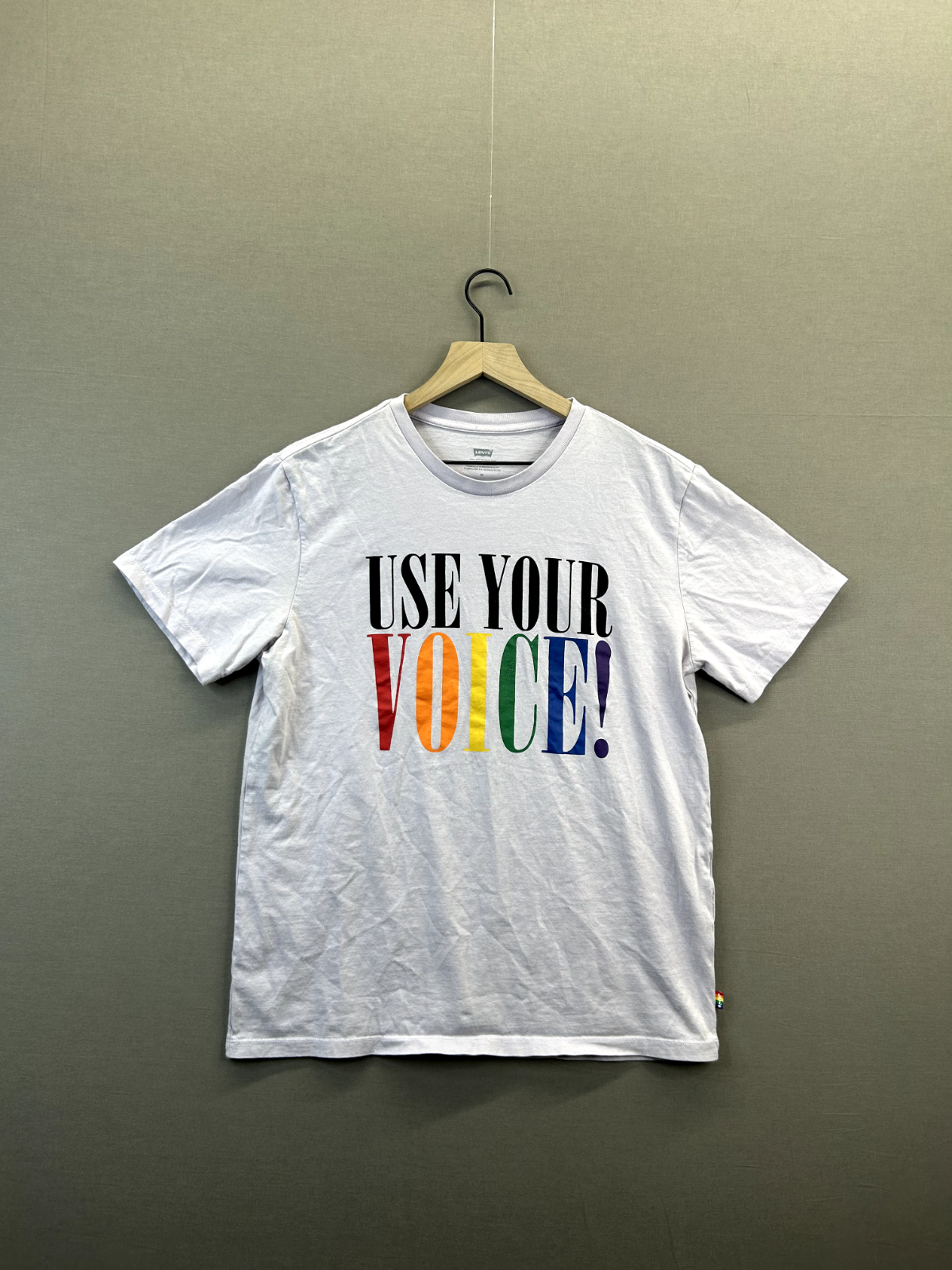 Levis Womens Purple T-Shirt Voice Short Sleeve Crew Neck Size M 