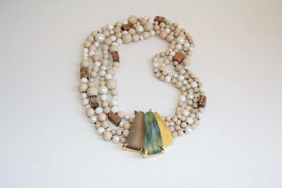 Collar Alexis Bittar “Torsade Jazmín del Desierto”. Hermosa declaración de 4 hilos Foto 3 de 4