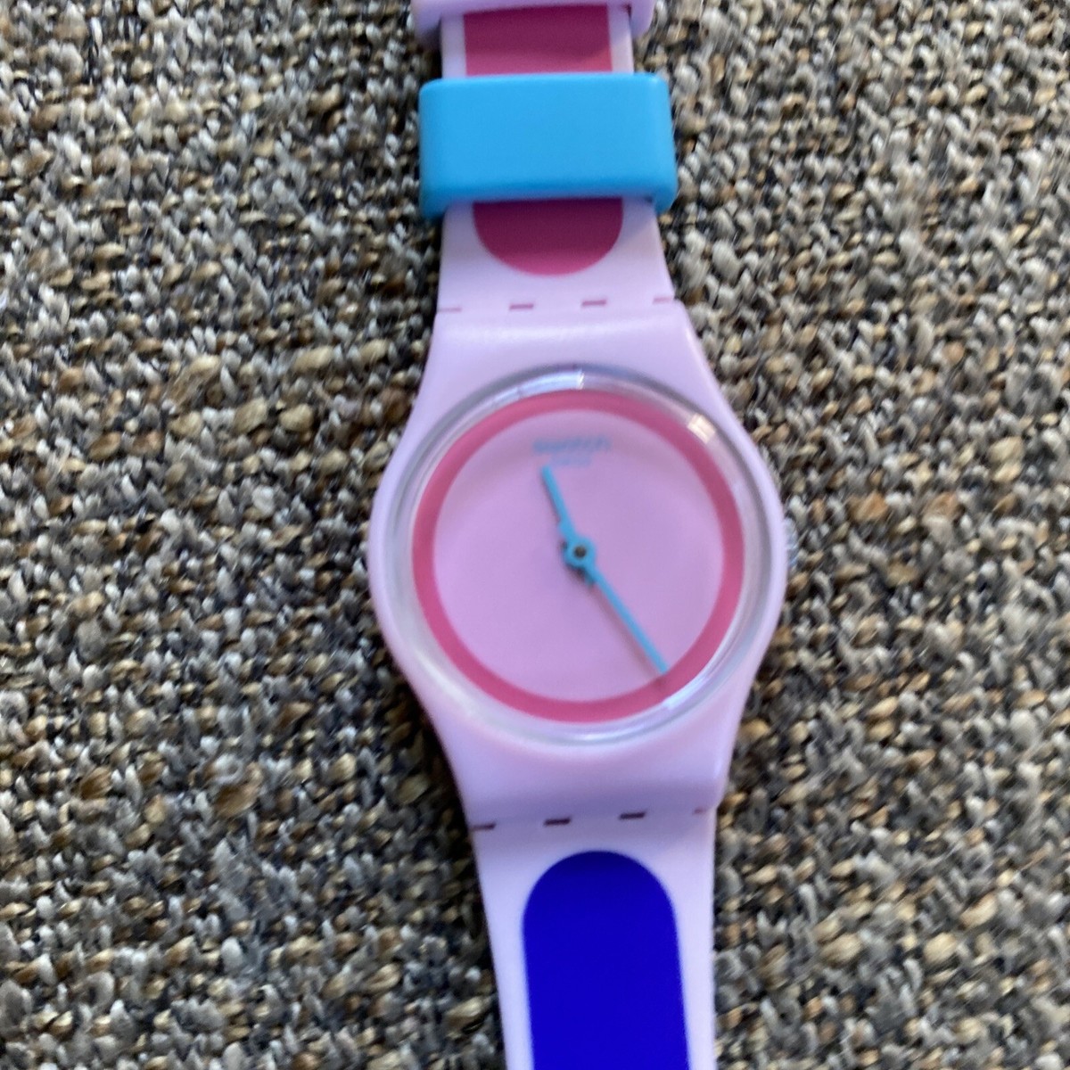 アナログ腕時計 SWATCH SURFING THE WAVE KAUAI Urethane Watch LP140 Swatch Kauai Pink Dial Blue and Navy Silicone Ladies Watch