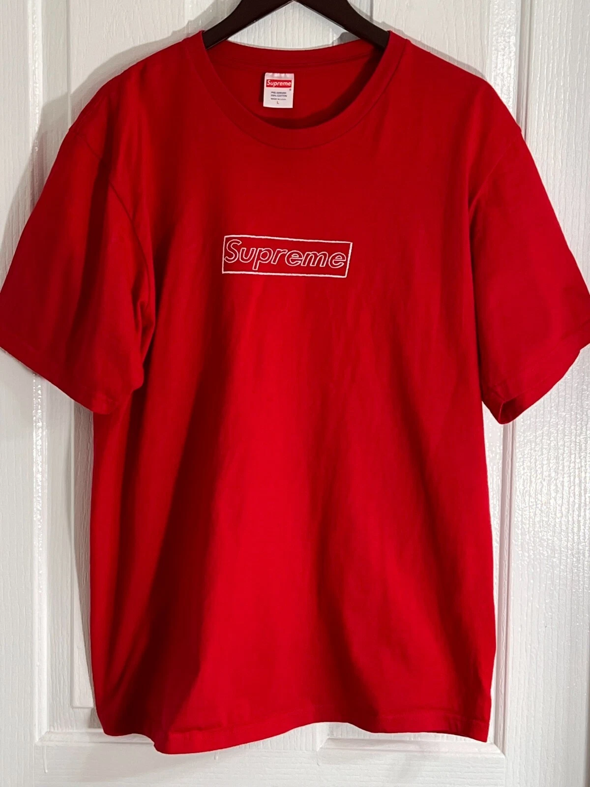 SUPREME x KAWS logo craie tee shirt manches courtes haut bogo rouge grand L SS21