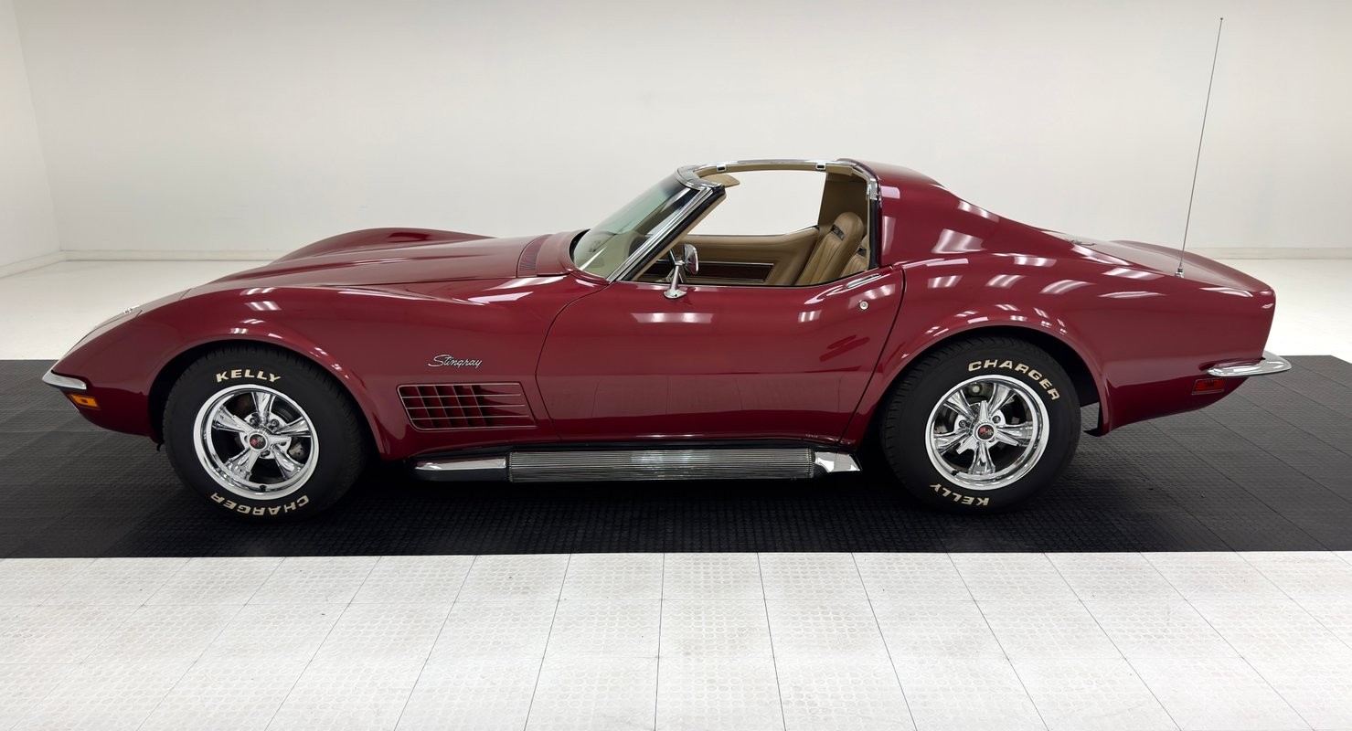1970 Marlboro Maroon Metallic Chevrolet Corvette   | C3 Corvette Photo 4