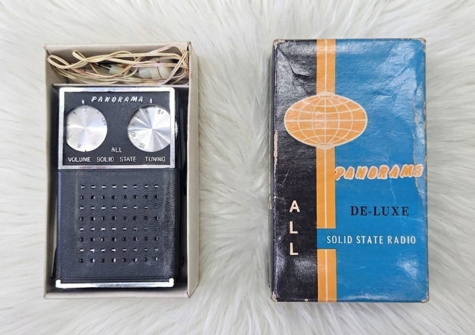 1950's VTG Panorama HY LITE DE-LUXE SOLID STATE RADIO MODEL E 164 ORIGINAL BOX