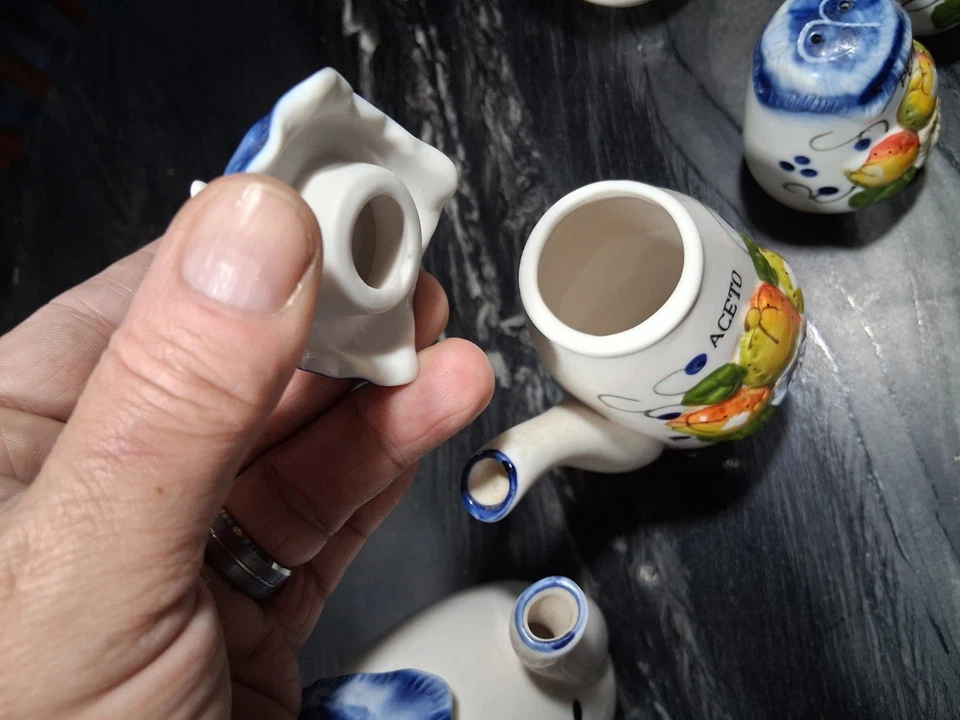 意大利陶瓷“Olio、Aceto、Sale、Pepe”,5 件套服务瓶套装带架 — 第 4/4 张图片