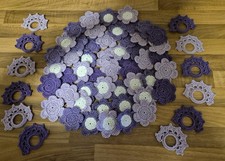 Tischdeko Set 50 Häkelblumen und 12 Serviertenringe in Lila/Flieder gehäkelt