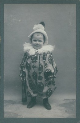 Cabinet Photo Child as Pierrot, Portrait - 10361302