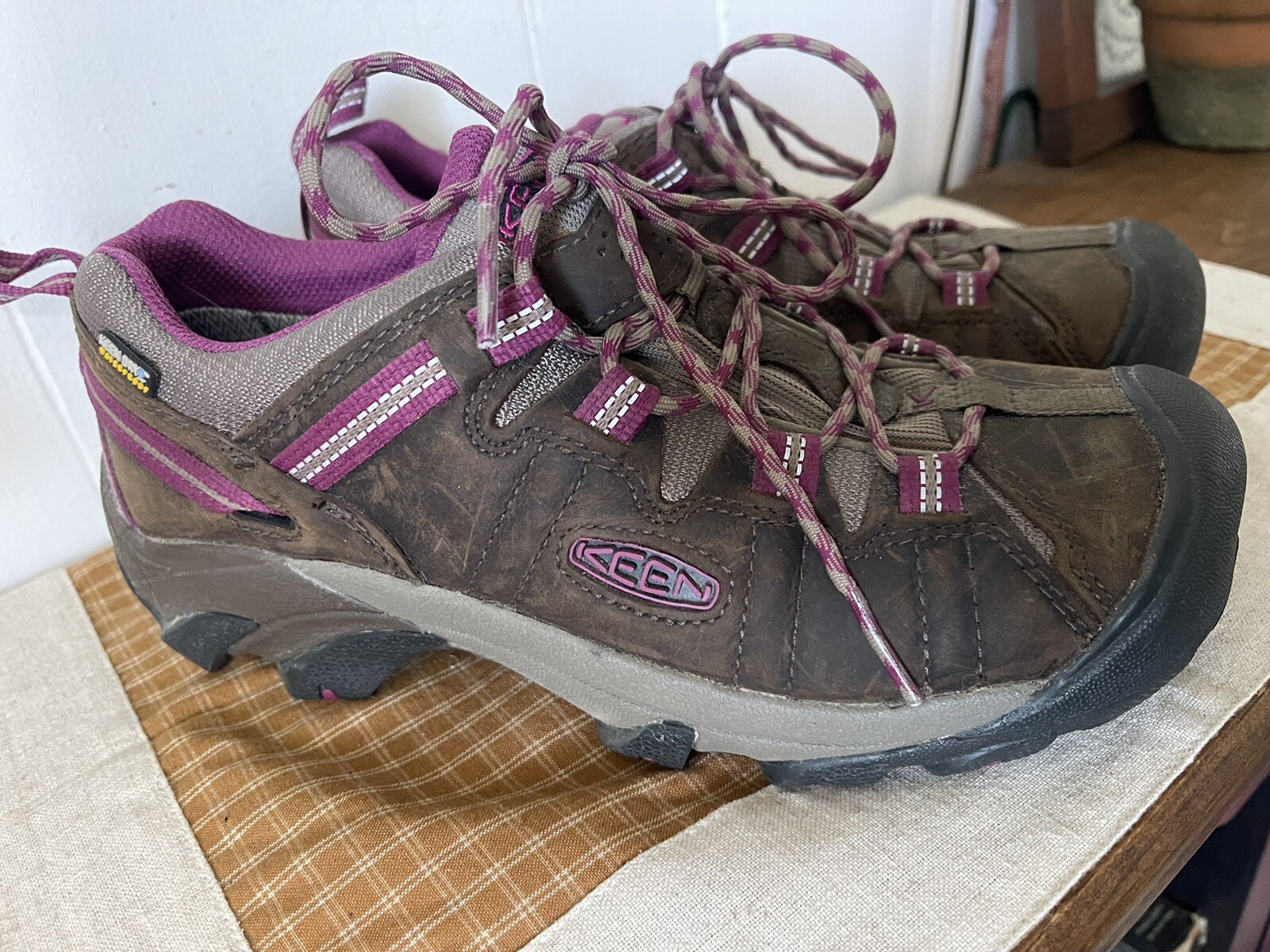 Keen 9 W Hiking Leather Shoes Woman’s EUC