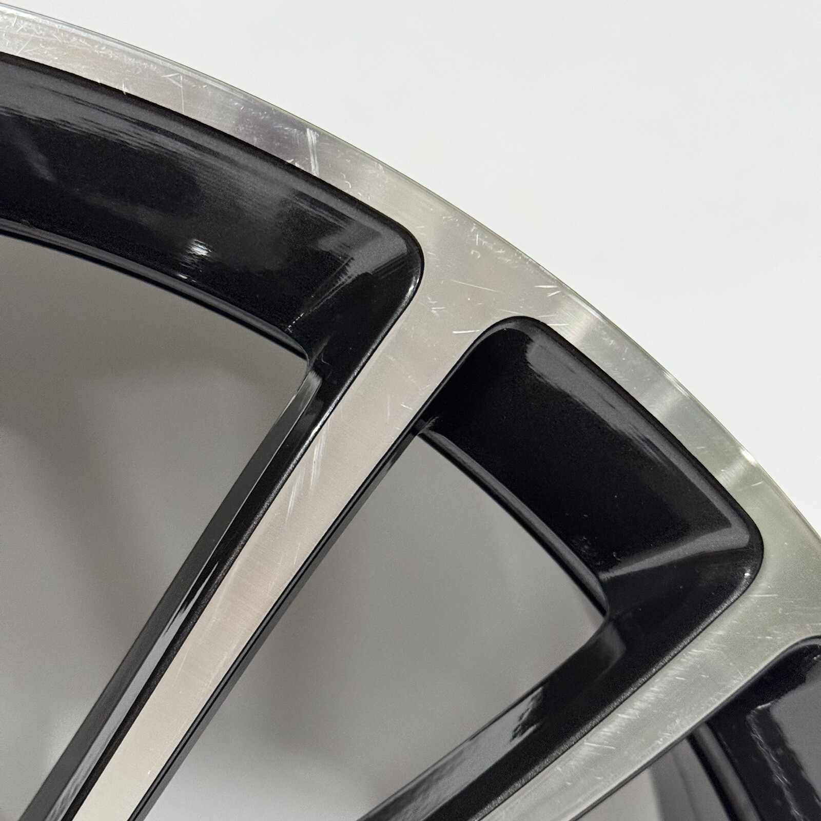 (1) McLaren 570S MACHINED BLACK FRONT Wheel 8JX19” P/N 13B0928CP OEM