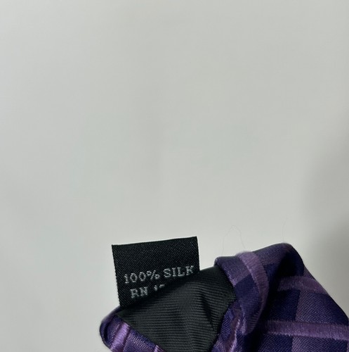 Kenneth Cole Reaction Men’s Neck Tie 3 ¼” Purple 100% Silk Geometric Pattern - Picture 11 of 12