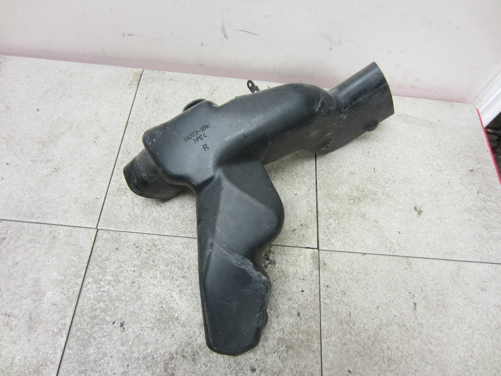 0203 KAWASAKI NINJA ZX12R ZX12 OEM RIGHT RAM AIR INTAKE DUCT TUBE eBay