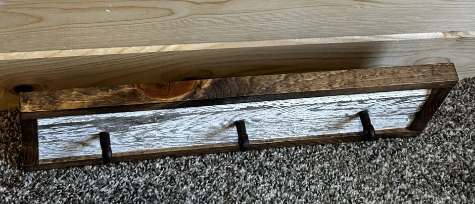 手工制作回收谷仓板毛巾/外套架铁质乡村木屋装饰松木 — 第 3/4 张图片