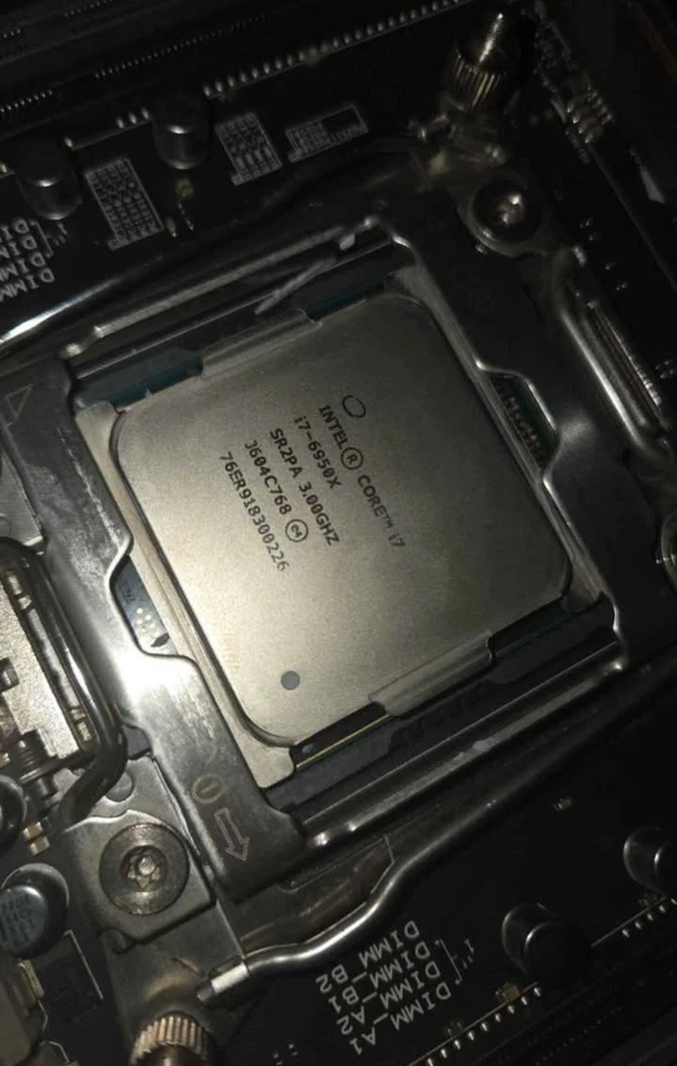 Asus ROG Rampage V Edition 10 motherboard with intel core i7-6950x cpu - Image 2 of 4