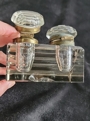 NICE HEAVY 19th C. ANTIQUE HAND BLOWN CUT GLASS BRASS BANDED DOUBLE INKWELL - Picture 11 of 14