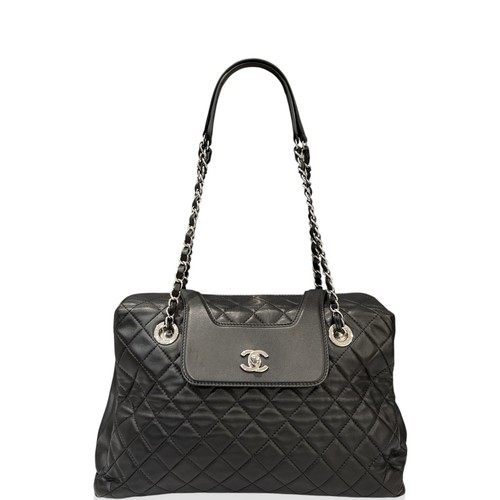 Chanel Quilted Handbag Black Lambskin (xn040726a0)