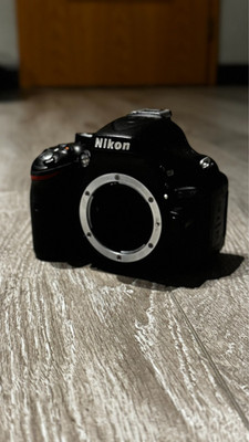 Nikon D D5200 24.1 MP SLR-Digitalkamera - Schwarz (Kit m/ AF-S DX 18-55mm)