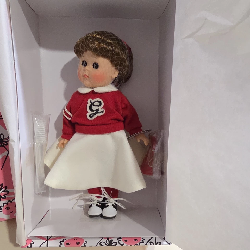 Muñeca Ginny Vogue "She's So Fine" Cheerleader coleccionable 8" Foto 2 de 4