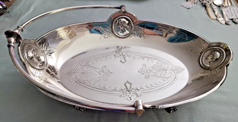 Antigua cesta de novia Simpson Hall Miller & Co plateada, medallones de perfil