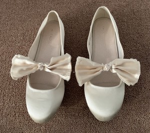 girls cream ballet shoes