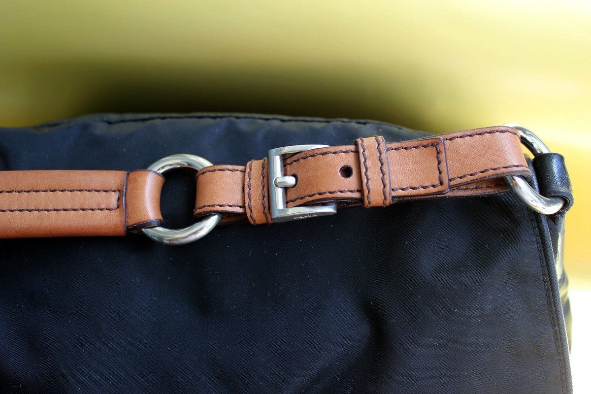 PRADA CLASSIC SHOULDER bag, heavy leather strap. In near PRADA CLASSIC SHOULDER bag, heavy leather strap. In near