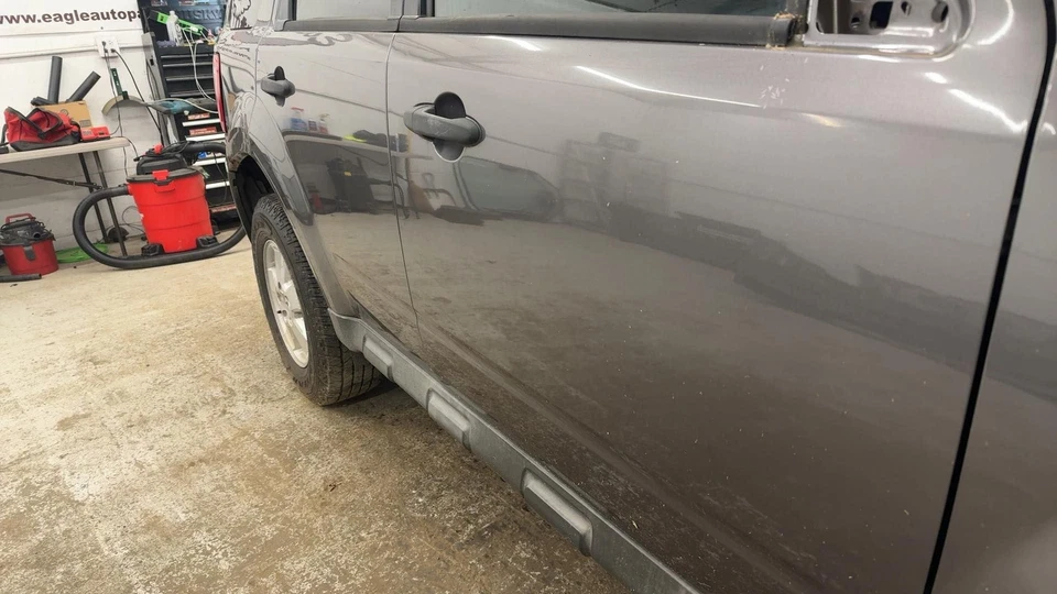 (LOCAL PICKUP ONLY) 08 09 10 11 12 FORD ESCAPE Front Door Right Foto 3 de 4