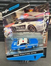 MAISTO MUSCLE DESIGN POLICE 1965 PONTIAC GTO  1:64 SCALE DIECST CAR CASE FRESH !