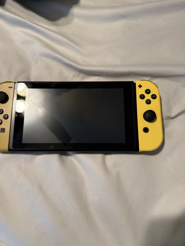 Consola Nintendo Switch Pokemon Lets Go Pikachu&Eevee Edition Foto 4 de 4