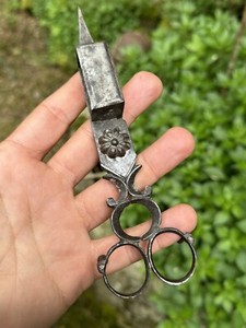 Mouchette ou ciseau à bougie - La Brocante de Clémence
