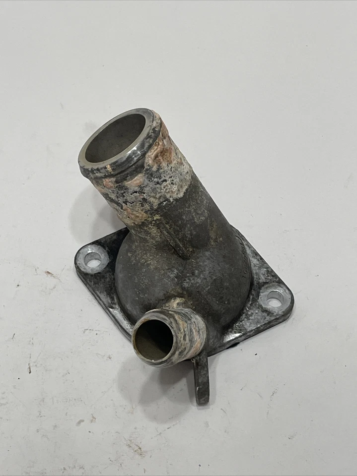 Carcasa termostato salida agua refrigerante motor GMC TERRAIN GM 12607291 2,4 L OEM Foto 4 de 4