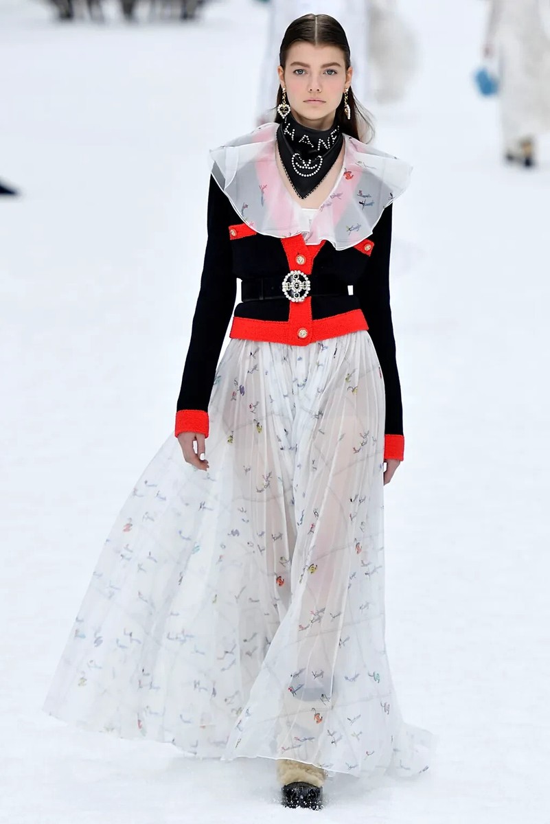 $4K CHANEL FW 2019 Lion Jeweled Buttons Cardigan, Black/Red FR 34