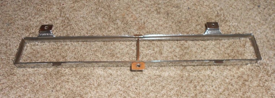 Nuevo NOS GM 1977-78 Buick Riviera Frontal L/H Luz de Estacionamiento Bisel # 1253669 OEM Foto 3 de 3