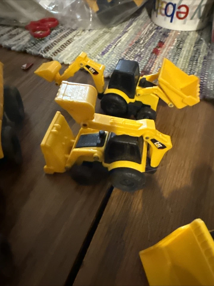 Construction Vehicle Lot of 6 - 1/64 CAT Heavy Equipment Truck Bulldozer Loaders - Image 3 of 4