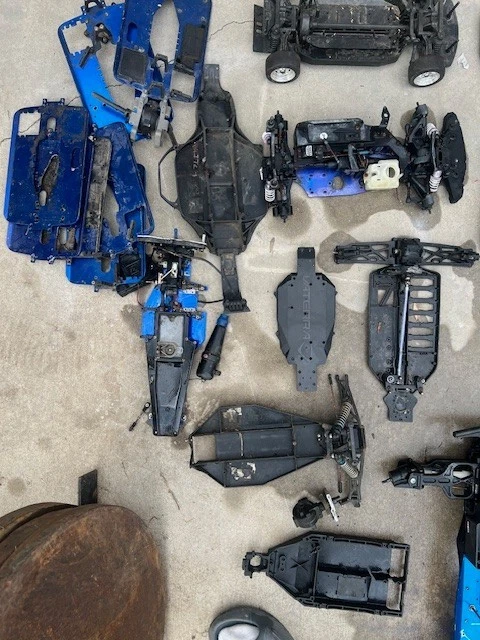huge vintage rc cars and truck lot parts or rebuild nitro and electric - Image 2 of 4