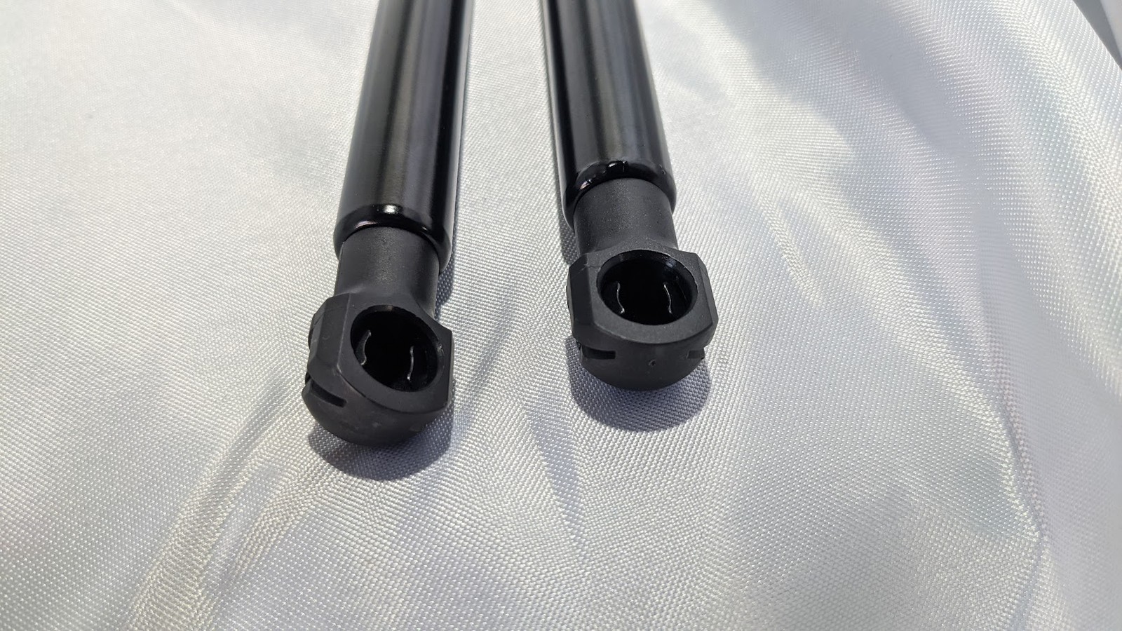 FERRARI 488 SPIDER PISTA PART REAR HOOD SHOCKS SUPPORT PAIR 87780900