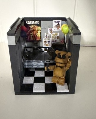 McFarlane Five Nights At Freddy s The Office Construction Set w/ Golden Freddy