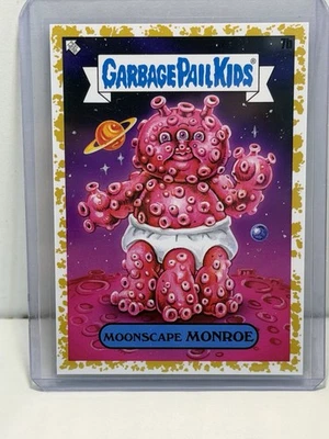2023 Garbage Pail Kids Intergoolactic Mayhem #7b Moonscape Monroe Gold /50 - Bild 1 von 2