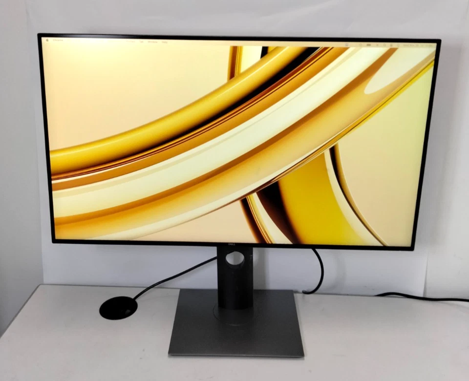 Dell UltraSharp U3219Q 31.5" 4K UHD 2160p 60Hz IPS LED Monitor w/ stand - Image 2 of 4