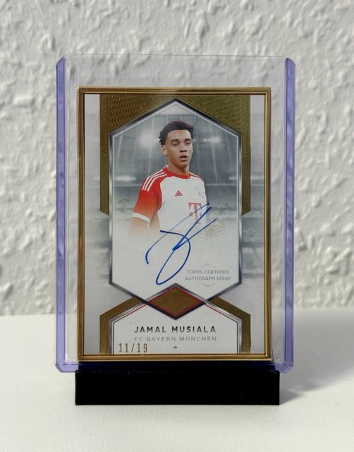 Topps Bayern München 23/24 Transcendent Gold Frame OnCard Auto Jamal Musiala /19