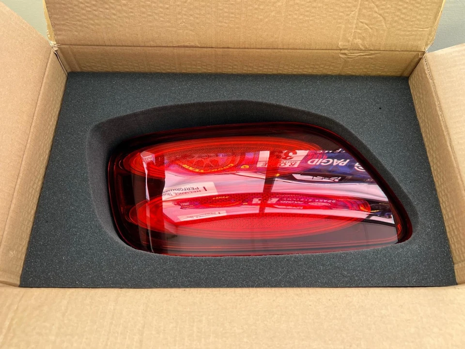 Bentley Continental GT / GTC Left LED Tail Light – Part Number 3W3945095AB - image 4 of 4