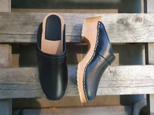 Swedish Clogs Maguba Berkeley Black Pull Up Size US Womens 7 / EU 37