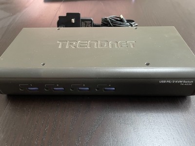 4-Port PS/2 KVM Switch Kit – Steuere 4 PCs Mit Einer Tastatur & Maus