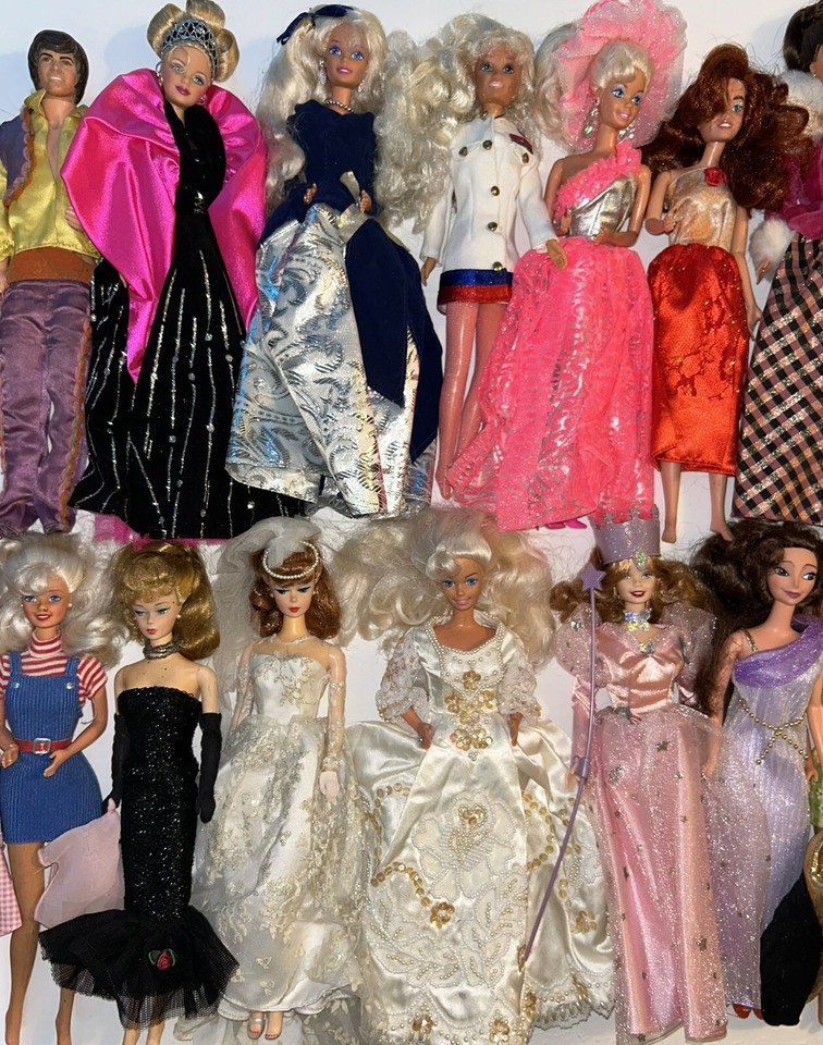 Lot Of 16 Barbie Dolls & Clothes Storage Find This Morning. See Pics