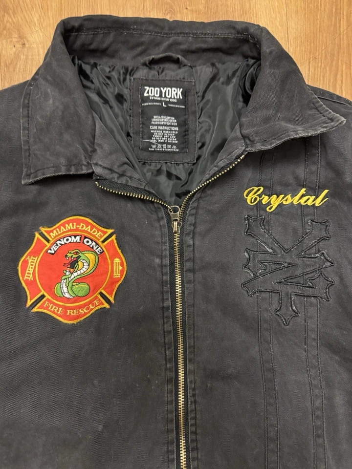 Chaqueta de bombardero grande negra Zoo York bordada para hombre con parche de rescate de bomberos Foto 2 de 4