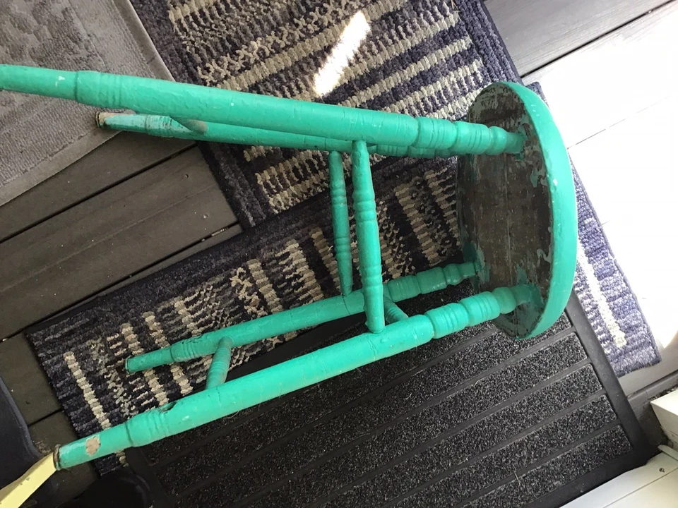 Taburete de madera antiguo  Foto 2 de 4